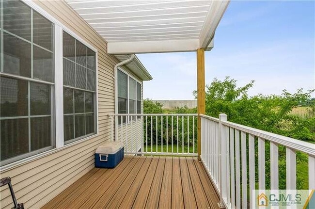 Building Photo - 115 Chariot Ct