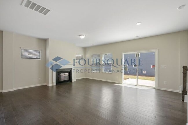 Building Photo - End-Unit Townhome with Loft, Open Floor Plan & Patio, Conveniently Located Near Dining, Shopping,...