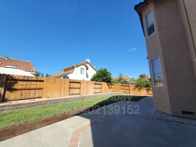 Building Photo - 167 Harvest Dr