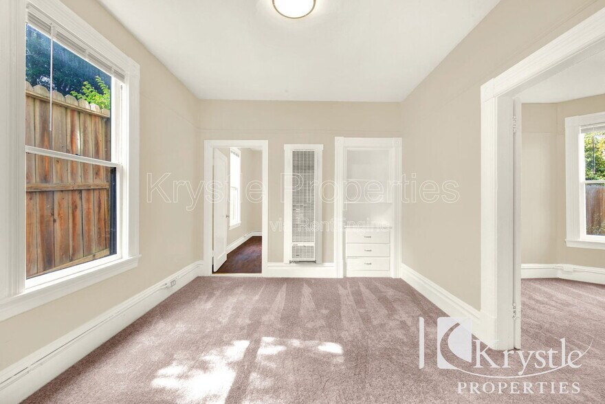 Building Photo - 709 Carolina St