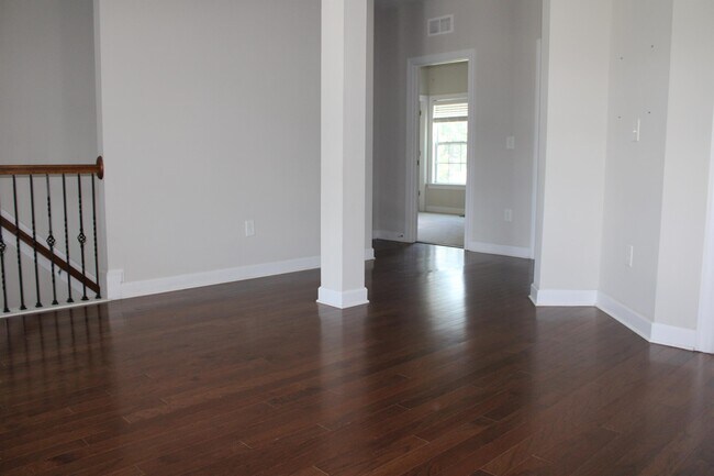 Building Photo - 241 Vinewood Pl