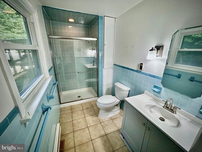 Building Photo - 6405 White Oak Ct