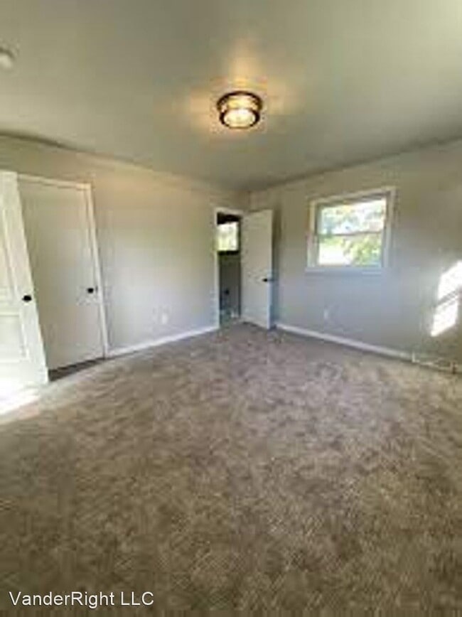 Building Photo - 3 br, 2.5 bath House - 2708 S Kiwanis Ave