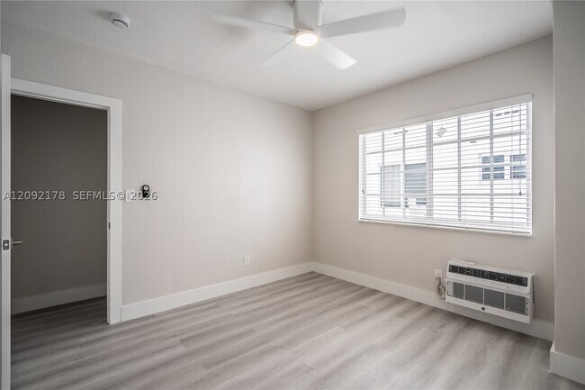 Building Photo - 2418 Flamingo Dr