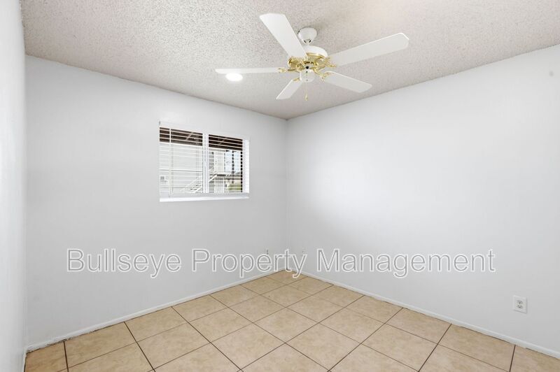 Building Photo - 2245 W Glenrosa Ave