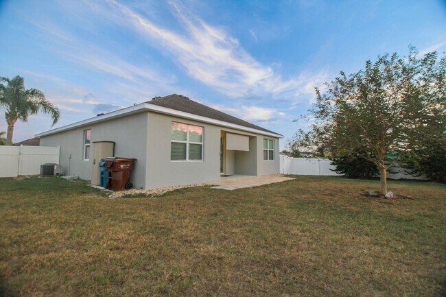 Building Photo - 224 Highland Meadows Ave