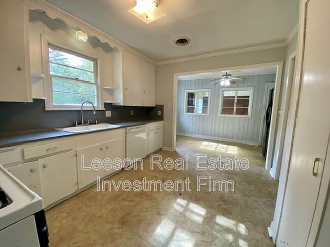 Building Photo - 1819 Shady Ln