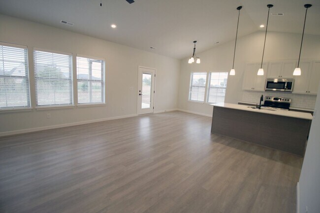 Building Photo - 2206 Rocky Ln