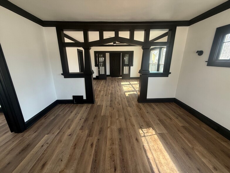 Building Photo - 7317 Sheridan Rd