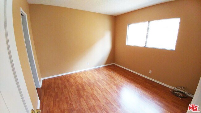 Building Photo - 4106 Rosewood Ave