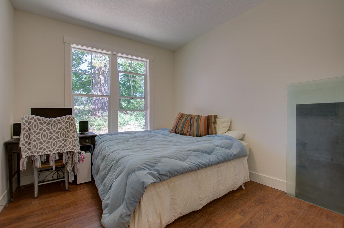 Building Photo - 14070 SE Baumback Ave