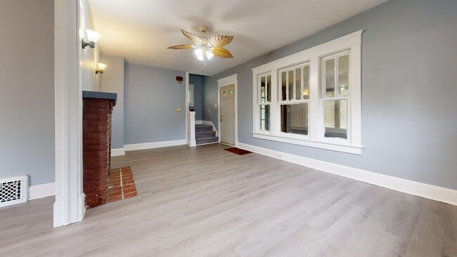 Building Photo - 252 Elmwood Dr