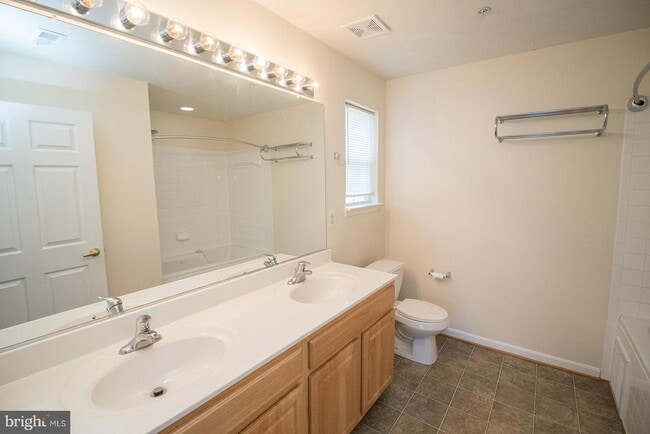 Building Photo - 45522 Westmeath Way