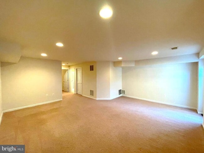 Building Photo - 46053 W Westbury Blvd