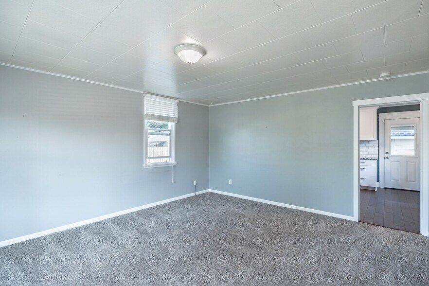 Building Photo - Cute Downtown 2 Bedroom House with Garage & Fenced Yard - Dogs Welcome