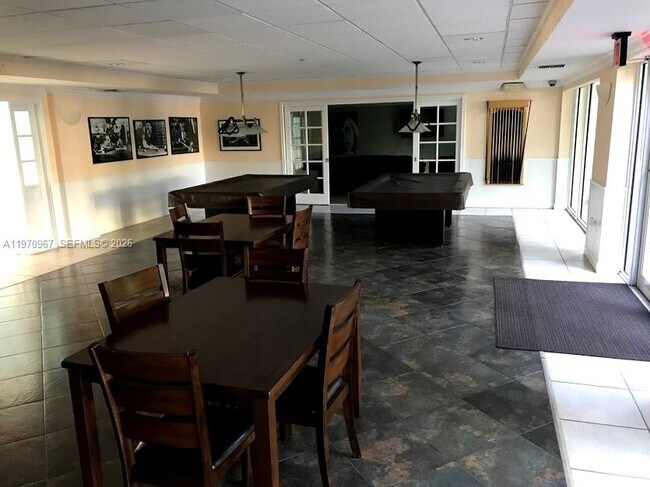 Building Photo - 151 NE 16th Ave