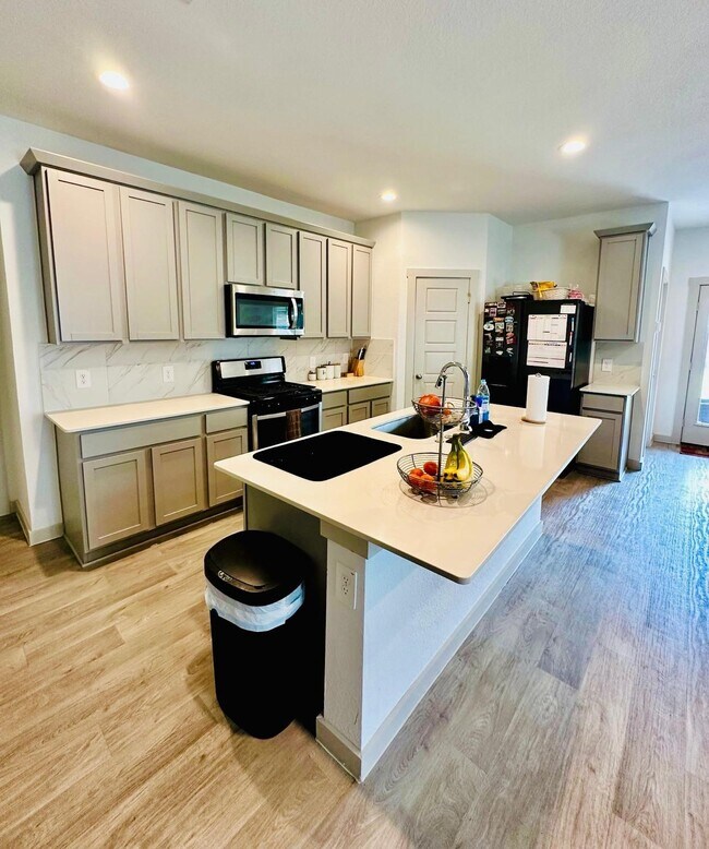 Building Photo - 315 John House Ln