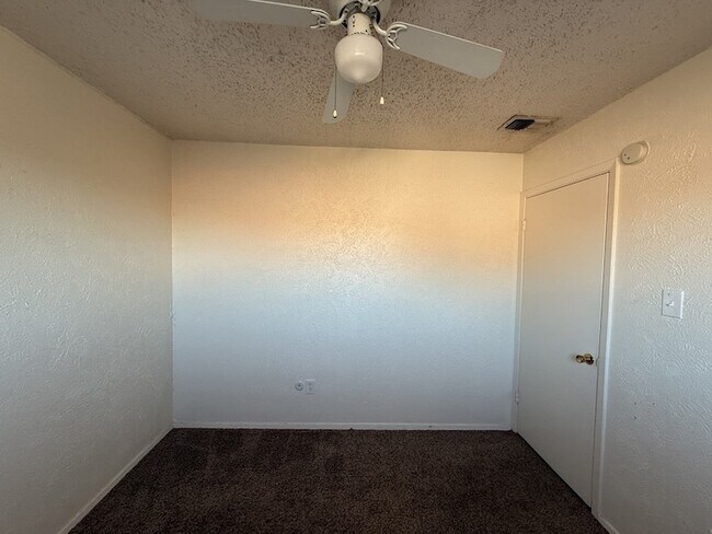 Building Photo - 1021 Pleasant Valley Ln