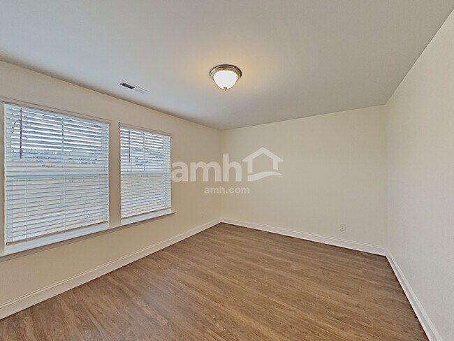 Building Photo - 331 Elmhurst Drive