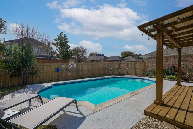 Building Photo - 516 Maywood Ln