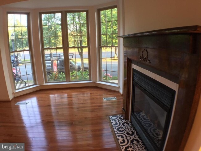 Building Photo - 2235 Village Square Rd