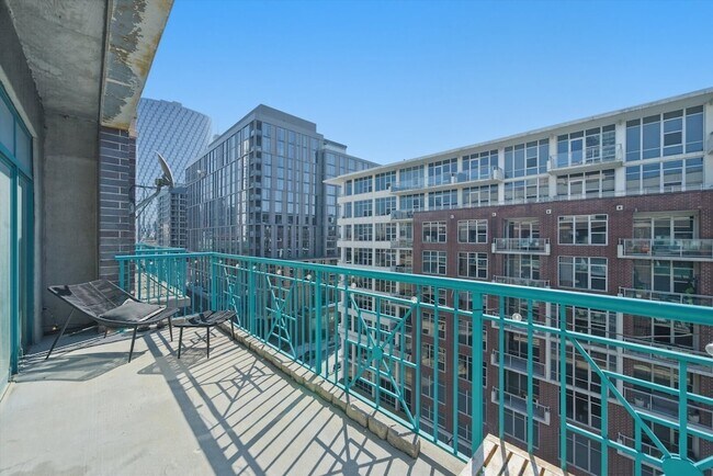 Building Photo - 910 W Madison St