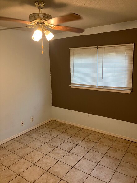 Building Photo - 6207 Valley King