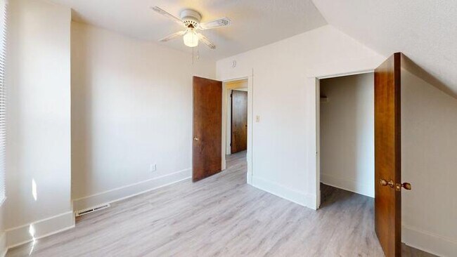 Building Photo - 704 N 6th St