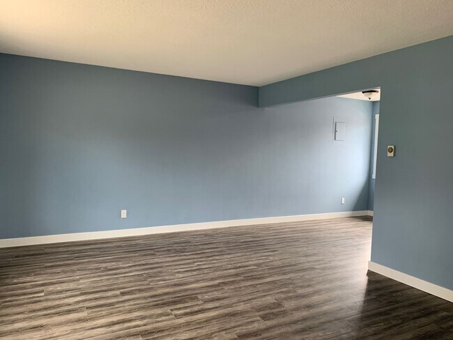 Building Photo - 5825-5825 SE 88th Ave