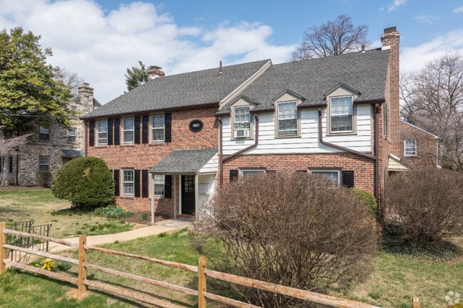 Building Photo - 2920 Midvale Ave