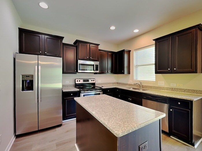 Building Photo - 171 Davelyn Ct