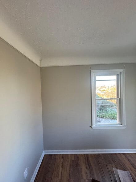 Building Photo - 6707 Laverne Ave