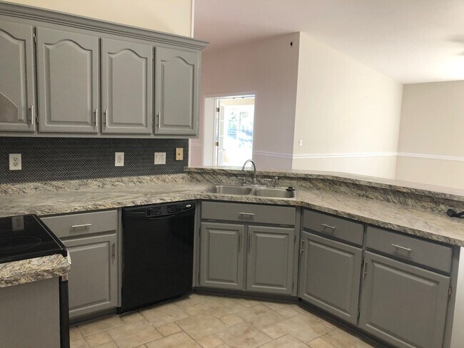 Building Photo - Beautiful Pace Home