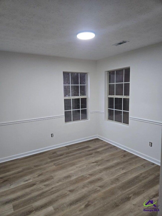 Building Photo - 4685 Pine Valley Dr