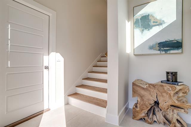 Building Photo - 300 Foch St