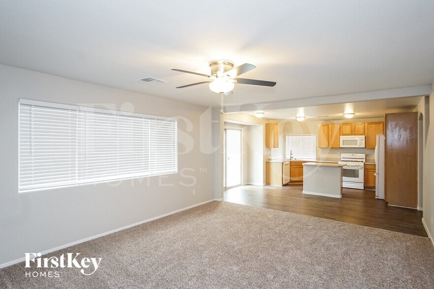 Building Photo - 985 Blue Lantern Dr