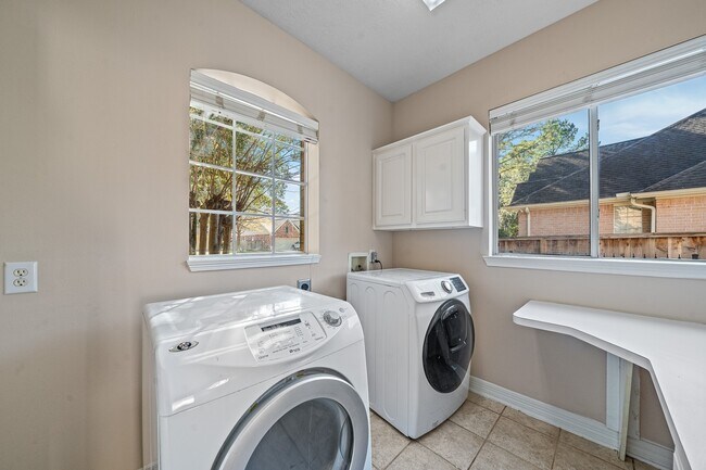 Building Photo - 9306 Lochflora Dr