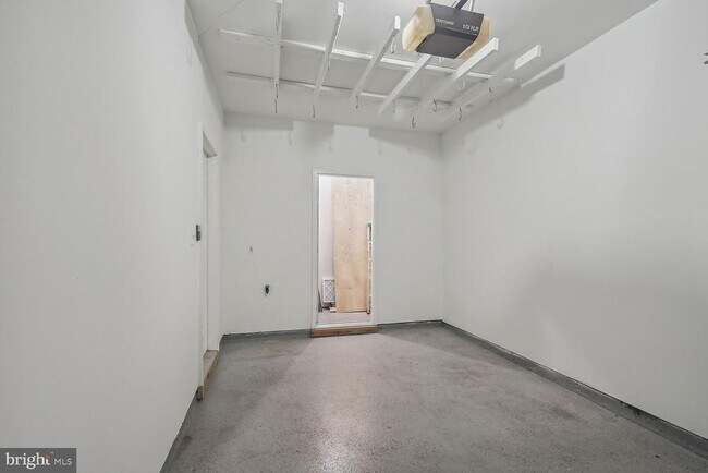 Building Photo - 2547 Sandbourne Ln
