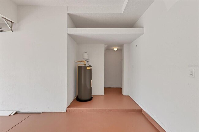Building Photo - 7269 Fountain Palm Cir