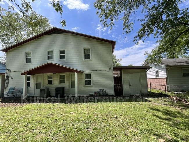 Building Photo - 210 Howard Dr