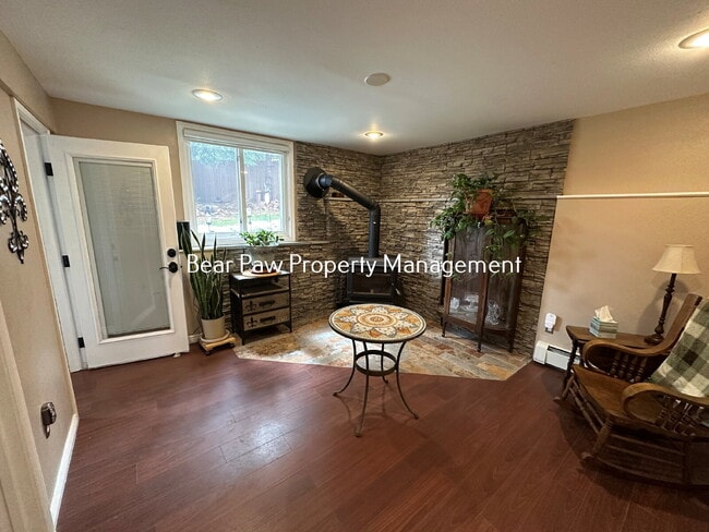 Building Photo - Charming 3-Bedroom Retreat with 2 Full Baths in Evergreen