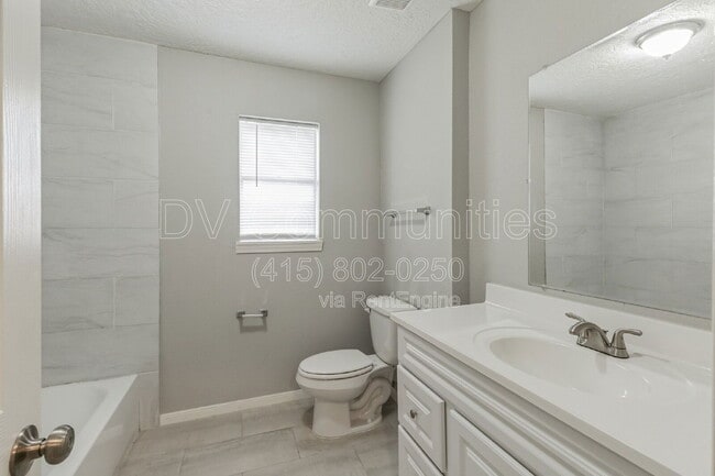 Building Photo - 2107 Lamar Dr