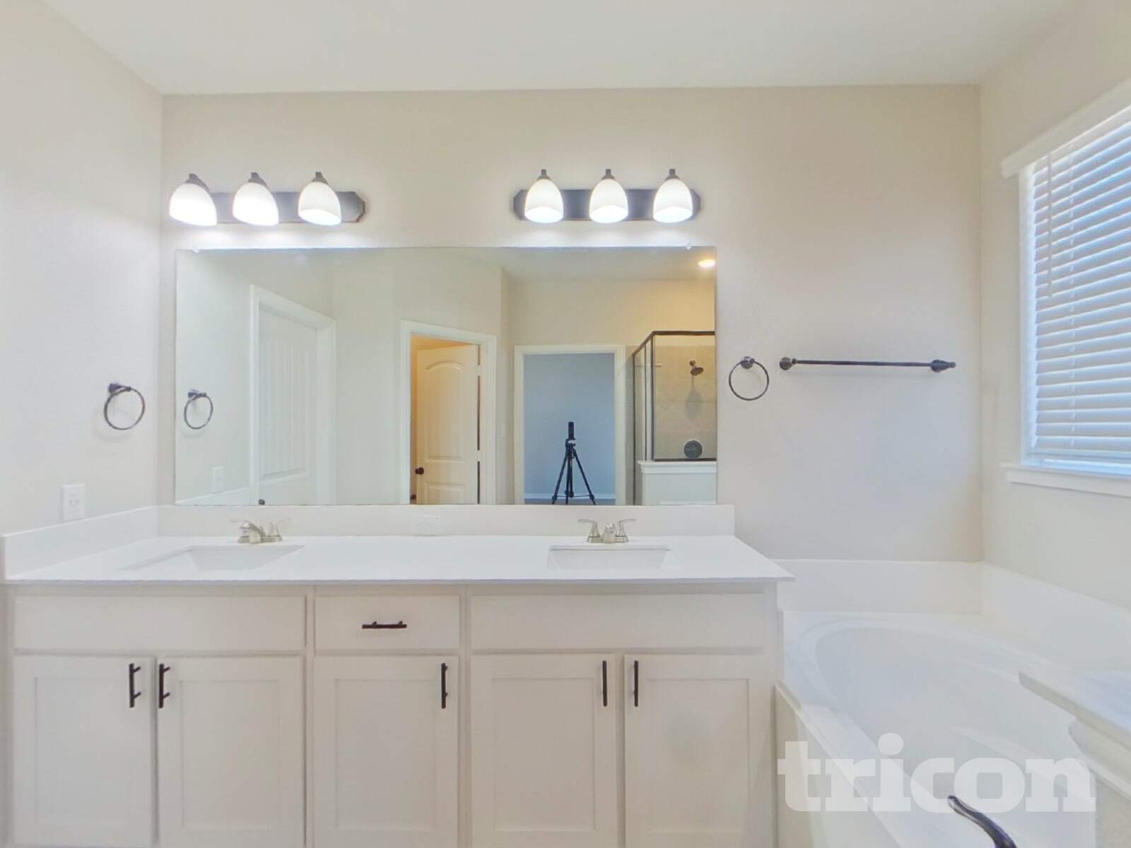 Building Photo - 1940 Gill Star Dr