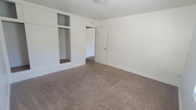 Building Photo - Charming 3-Bedroom 2-Bath with Mountain Vi...