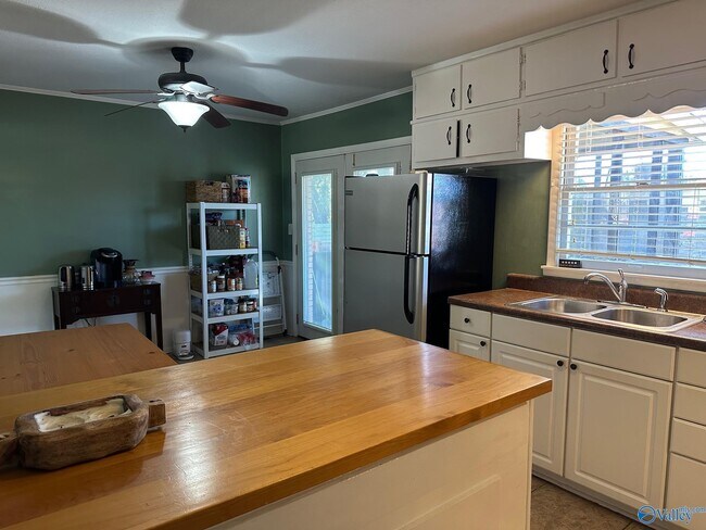 Building Photo - 306 Jack Coleman Dr NW