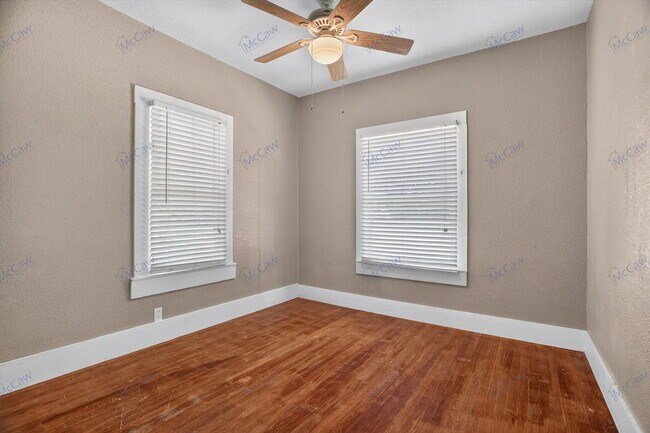 Building Photo - 303 S Elm St