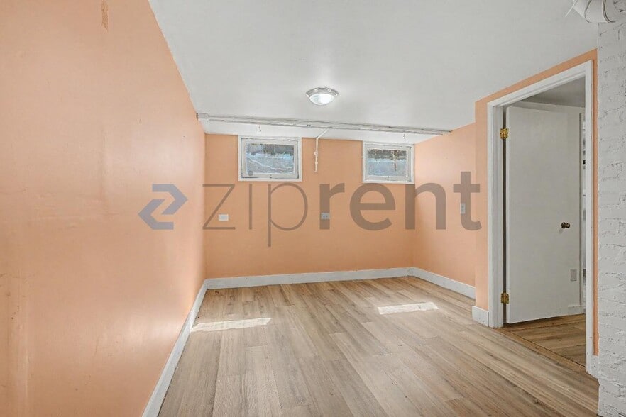 Building Photo - Unit