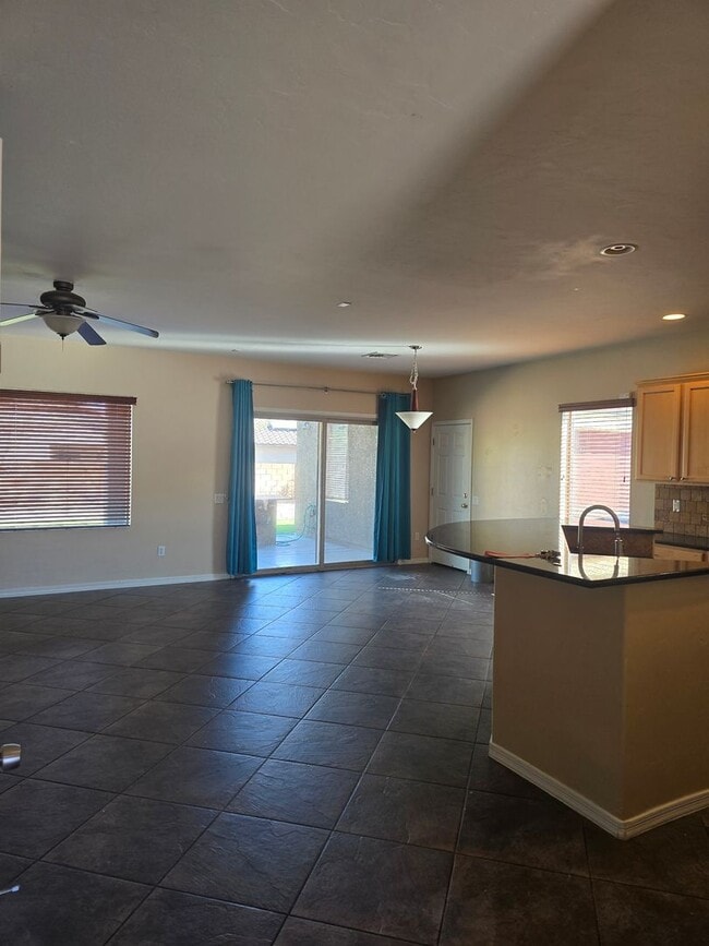 Building Photo - FREE RENT FOR OCTOBER AND $100 VISA GIFT C...