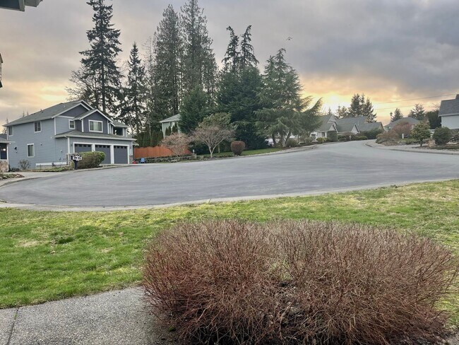 Building Photo - In town Poulsbo...close to everything! Bri...