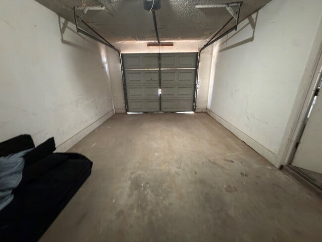 Building Photo - 1805 S Bryan Ave